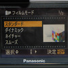　松下電器産業は、同社初のデジタル一眼レフカメラ「DMC-L1」と「ライカ D　VARIO-ELMARITレンズ」をセットにしたレンズキットを7月22日に発売する。価格はオープンで、実売予想価格は25万円前後。の画像