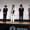 脚本の林海象氏と出演者一同が集合の画像