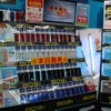 店頭もすでにMNP制度一色。同日発売のNTTドコモSH903iのモックがずらりと並ぶの画像