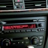 　ビー・エム・ダブリュー（BMJ）は24日、iPodを同社のBMW車両搭載のオーディオ機器に接続するキットを25日より発売すると発表した。これまでは、一部車種に限られていたが、今回、その対象が大幅に広がる。の画像