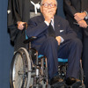 満場の拍手に迎えられ市川崑監督が登壇の画像