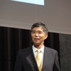 　シマンテックは2日、東京都内のホテルにて「Symantec Vision 2006」を開催した。基調講演には、日本法人社長の木村裕之氏に加え、米本社から会長兼CEOのジョン・トンプソン氏などが顔を揃え、日本市場を重視する姿勢を鮮明にした。の画像