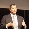 　シマンテックは2日、東京都内のホテルにて「Symantec Vision 2006」を開催した。基調講演には、日本法人社長の木村裕之氏に加え、米本社から会長兼CEOのジョン・トンプソン氏などが顔を揃え、日本市場を重視する姿勢を鮮明にした。の画像
