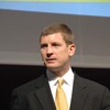 　シマンテックは2日、東京都内のホテルにて「Symantec Vision 2006」を開催した。基調講演には、日本法人社長の木村裕之氏に加え、米本社から会長兼CEOのジョン・トンプソン氏などが顔を揃え、日本市場を重視する姿勢を鮮明にした。の画像