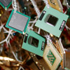 飾り付けに使われたCPU。チップセットのようなものもあったの画像