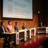 右から司会進行を務めたIRIユビテックの伊藤公祐氏（ユビキタス事業部シニアコンサルタント）、参加パネリストのNTT西日本の小林清澄氏（技術部 技術部門長）、KDDIの吉満雅文氏（技術統轄本部プラットフォーム開発本部本部長）、アッカ・ネットワークスの小松直人氏（WiMAX推進室 シニアエキスパート）、朝日放送の赤藤倫久氏（技術局 開発部 ）の画像