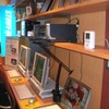 Hobby RoomとStudy Room。「VALUSTER S」や「LaVie C」、プリンタなどが設置されている。リビングPCとネットワークで接続し、コンテンツを共有しているの画像
