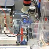 燃料電池組み立てキット。発電のしくみがよくわかる。ただし、販売は研究機関や博物館、教育機関に限られるそうだの画像