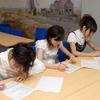 「IT常識テストをやります！」とテスト用紙を配ると「うわーっ！きたっ」「ダメだよ〜」「常識？？？」など騒いでいた1号、2号、3号。だが、回答をはじめると真剣な表情に…の画像