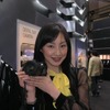 　広さおよそ40コマのニコンブースは、発売直前のデジタル一眼レフ「D40x」とコンパクトデジカメ「COOLPIX」シリーズの新モデルを大きな柱として展開していた。の画像