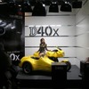 　広さおよそ40コマのニコンブースは、発売直前のデジタル一眼レフ「D40x」とコンパクトデジカメ「COOLPIX」シリーズの新モデルを大きな柱として展開していた。の画像