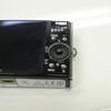 　4月下旬発売予定のニコンのコンパクトデジタルカメラ「COOLPIX S50c」。スリムボディに搭載したIEEE802.11b/g準拠の無線LAN通信機能についてはすでに別記事で紹介したが、発売前の実機をニコンより借りることができたので、ここで紹介しよう。の画像