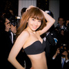 AKB48小嶋陽菜、パーティ会場でドレスが脱げてしまい……CMで下着姿やフランス語を披露の画像