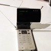　23日、904iシリーズを発表したNTTドコモの発表会では、NTTドコモ執行役員 プロダクト＆サービス本部マルチメディアサービス部長 夏野剛氏が登壇した。の画像