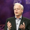 講演を行うMicrosoftチーフソフトウェアアーキテクト Ray Ozzie氏の画像