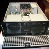 実験に利用したサーバ。マザーボードにSUPERMICRO X7DBE（CPU：デュアルコアXeon 3GHz、メモリ：4Gバイト）を採用。OSはLinuxで、NICはチェルシオ社製のS310と、ごく一般的なもので記録を達成した意義は大きいの画像