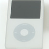 　レイ・アウトは31日、第5世代iPod/第2世代iPod nano/第2世代iPod shuffle用に、シリコンジャケットやACアダプタ、イヤホン巻き取りなどをワンパッケージ化したセット製品全5シリーズを発表。6月上旬から順次出荷する。価格はオープン。の画像