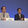 発表会に臨むパナソニックマーケティング本部副本部長の平原重信氏(左)とパナソニックAVCネットワークス社ムービービジネスユニット長の中谷明弘氏(右)の画像