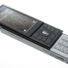 スライド式携帯電話「P704i」の画像