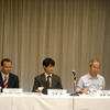 WiMAX Forum副代表 モハマンド・シャクリ氏、日本オフィス副代表 庄納崇氏（インテル 研究開発本部主幹研究員）、日本オフィス代表 齊藤忠夫氏（東京大学名誉教授）の画像