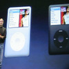 iPod classicについて説明するジョブズ氏の画像