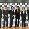 左から、福田慶治事務局長、成島出監督、玉木宏、大沢たかお、角川歴彦チェアマン、高井英幸理事長の画像