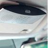 車のサンバイザーに取り付けたBluetuneの画像
