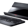 本体右部分にはワイヤレスキーボードのレシーバを備える。こちらの接続もUSBハブ用のケーブルが兼用の画像