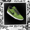 「INFOBAR 2」のカラーリングに合わせたNIKEの人気モデル「DUNK PREMIUM LOW」スペシャルカスタマイズの画像