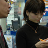 マシンの特徴について真剣に話を聞きます。これでも、一応編集者なのでの画像