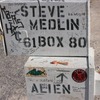 AREA51（近辺）観光として定番の「Black Mailbox」。え？黒くないって？？　しばらく前から白くなったらしい。なんか変なものが乗っているが、これは日本から持ち込んだ「ユータン」の画像