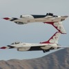 こちらはソロ機によるカプリソ。5番機は背面飛行が多いのでシールもさかさま。この写真だとわかりにくいが6番機のパイロットは「こっち向いてる」。余裕だなぁの画像