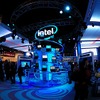 CES 2008でのインテルのブース。ここでもWiMAXの展示が目立った。WiMAXはWindowsマシン専用技術ではなくPDA、ケータイ、PC、家電へと広がる可能性を持っているの画像