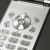 多機能ながら薄型。オープン時は約7ミリの画像
