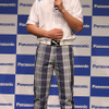 質問にこたえる石川遼選手の画像