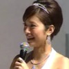 素で喜ぶ上戸彩さんの画像