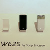 W62S。au初のGSMネットワーク対応機。180の国と地域で通話可能なグローバルパスポート機。6か国語対応の会話集「TalkManFlash」も搭載される（プリセットは3か国語の予定）の画像