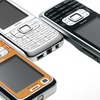 　13日、NTTドコモは、ノキア製の端末、WORLD WING対応のコンパクトスリムケータイNM705iを3月19日より発売すると発表した。の画像