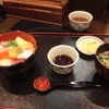 市場内にある海鮮丼「こてつ」のミニ海鮮丼の画像