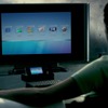 クレードルを通して液晶テレビに接続。Bluetoothキーボードを接続すればデスクトップPC同様に家庭でも使用できるの画像
