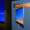 2008年1月に発表された50v型のPDP。フルフラット形状で厚さ24.7mm、重さは従来モデルの約半分の22kgに収まっており、壁掛け用途にも適している。の画像