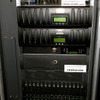 NASゲートウェイ「ETRENUS NR1000V」（上）とディスクアレイ「ETERNUS4000」（下）の画像