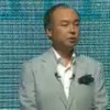 女性はお風呂でメールをするニーズが高いという。夏休みを控え水辺での使用の機会が増えるの画像