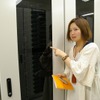 このチカチカしているのがサーバ。この中に極秘重要情報がぎっしりと……うひひひひ。の画像