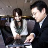 タレントの小祝麻里亜さんがセン社長を直撃。「Aspire 6920」について熱く語るセン社長。の画像