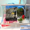 　シャワーで水を浴びても動き続けるL2スイッチ。Interop Tokyo 2008の日商エレクトロニクスブースでは、カナダRuggedComのL2スイッチを展示している。の画像