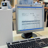 　日立製作所が開催するプライベートイベント「日立 uVALUEコンベンション2008」では、同社が力を入れる指静脈認証をアピールしている。の画像