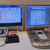ヘルスケアサービスの実験。左が血圧計、右が体重と体脂肪率計。測定を行うと結果を自動的にCollectloセンタに送信し、Webページに反映されるの画像