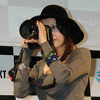 紀香さんの愛機「FinePix S2 Pro」には、ニコンの高倍率ズームレンズ「AI AF Zoom Nikkor 28〜200mm F3.5〜5.6D（IF）」と、タムラックのストラップが装着されていたの画像