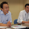 NTT東日本 営業推進部 スカパー！光・戸建販売推進部門 販売推進商品企画担当 担当課長の島津泰氏（左）と主査の鈴木孝夫氏（右）の画像